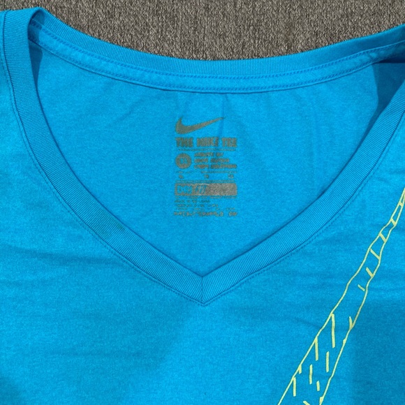 Set of 4 Women’s Active wear shirts - Picture 13 of 15